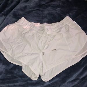 Lululemon Hotty Hot 2.5 inch shorts